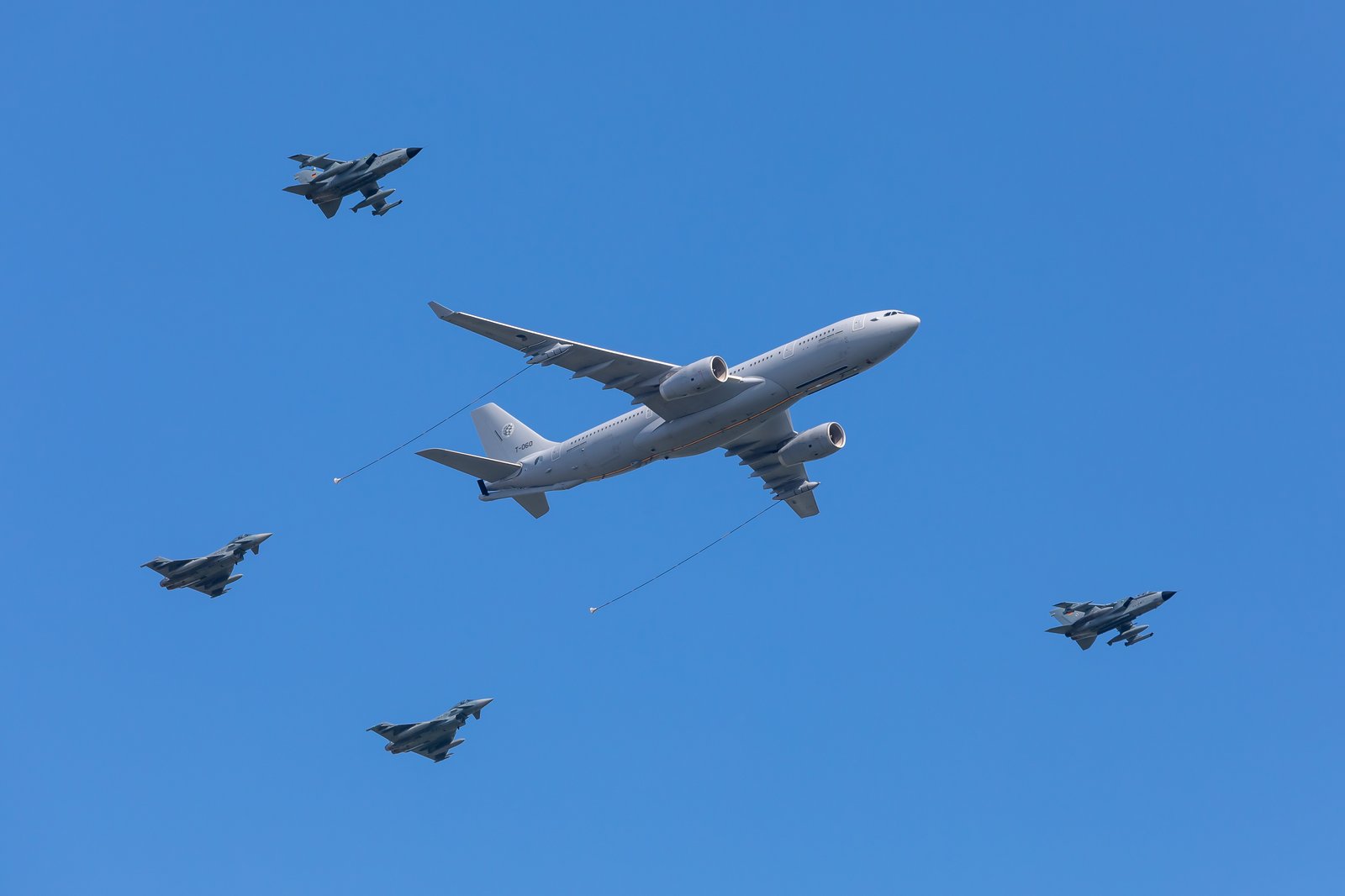 Tankers Aloft: A330 MRTT and KC-135 Air-to-Air Refueling Procedures on ADS-B Radar